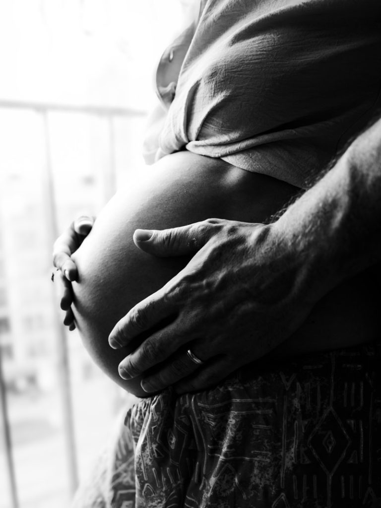 Gefühlvolle Hochzeits- und Babybauchfotografie – authentisch, emotional und zeitlos. Für Paare & Familien, die Erinnerungen in echten Bildern festhalten möchten.