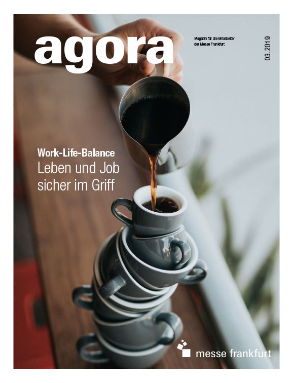 Zeitlos gestaltetes Logo und Broschürendesign für Unternehmen – modernes Kommunikationsdesign mit klarer Linie.
