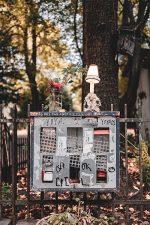 Alltägliche Straßenszene in Frankfurt – Street Photography mit urbanem Charakter und atmosphärischem Lichtspiel.